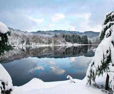 paradise-lake-snow-still-waters